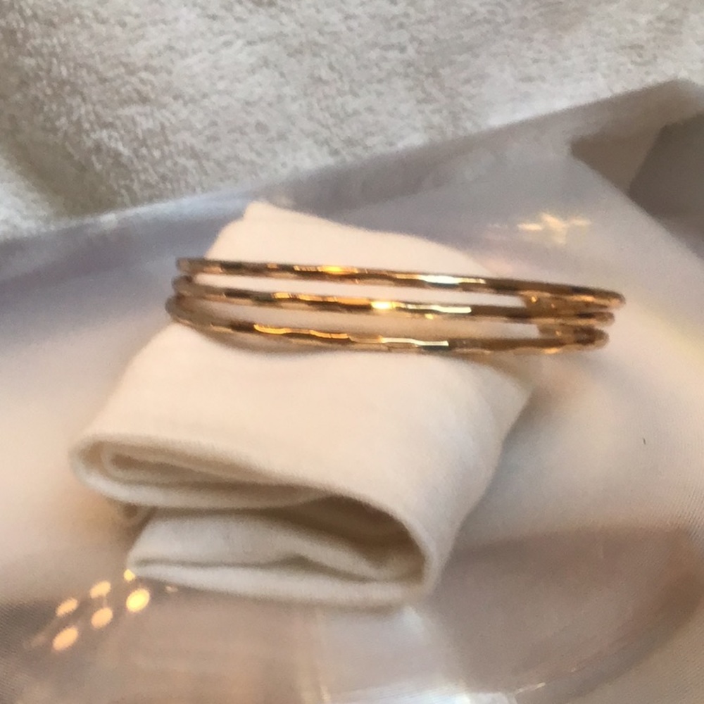 HAMMERED GOLDTONE CUFF BRACELET / XS - S